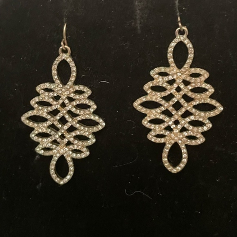 2.25” Lulu’s gold tone dangle earrings w/125 prong set Austrian crystals